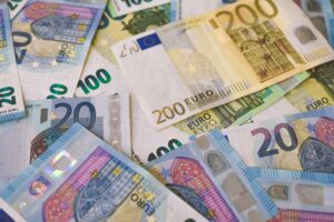 Read more about the article Finextra: SocGen digital asset unit launches EUR stablecoin